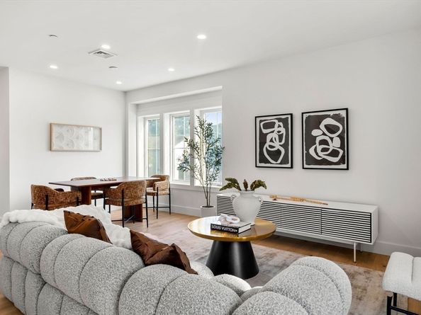 2-18 Elm Street 6, Newton MA 02465