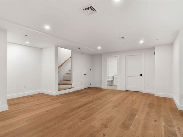 2-18 Elm Street 6, Newton MA 02465