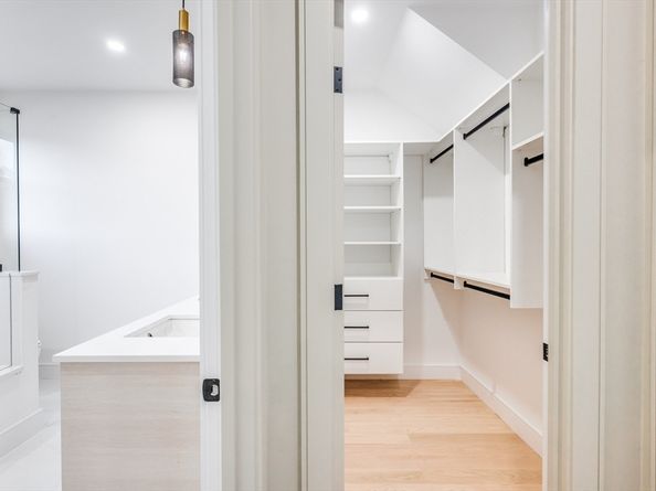 290 Watertown St 3, Newton MA 02458