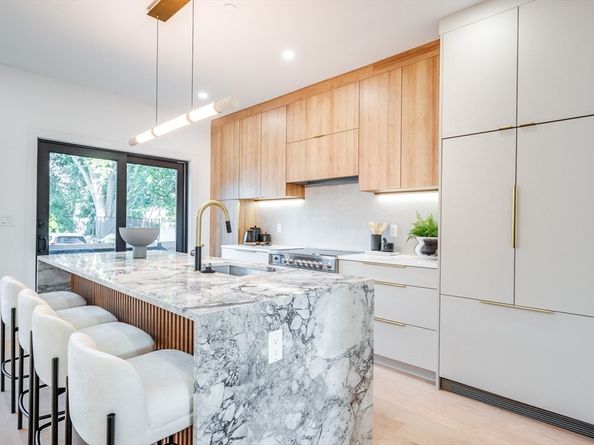 290 Watertown St 3, Newton MA 02458