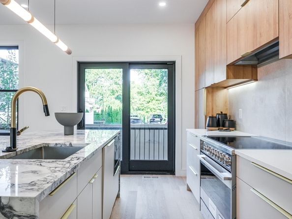 290 Watertown St 3, Newton MA 02458