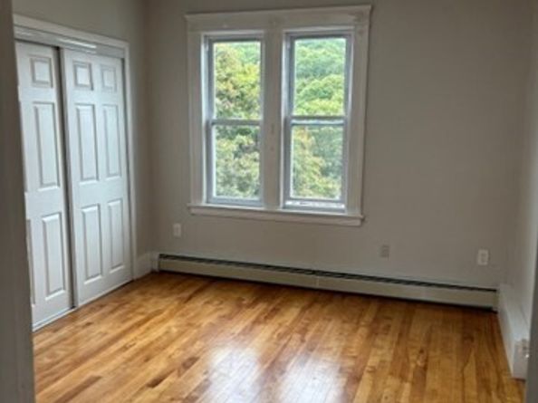 68 Dartmouth Street, Worcester MA 01604