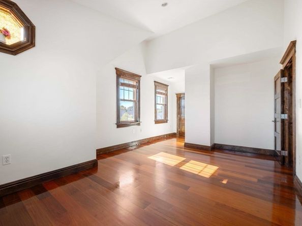 76 Taft Ave, Newton MA 02465