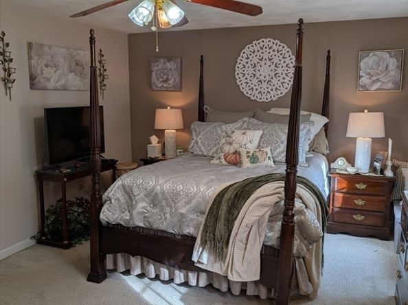 251 Wellman Ave 251, Chelmsford MA 01863