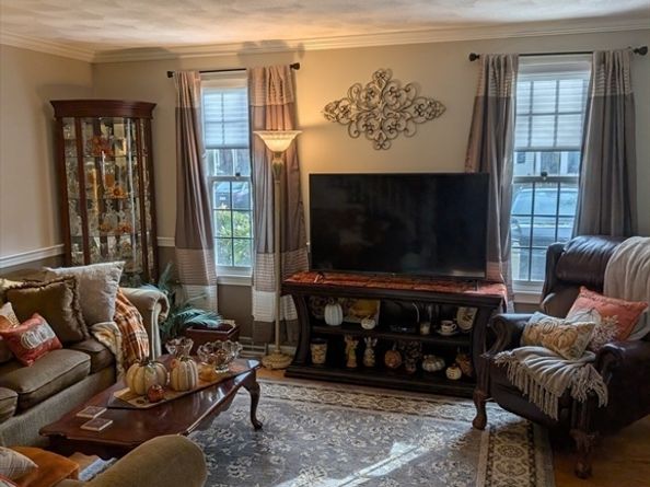 251 Wellman Ave 251, Chelmsford MA 01863