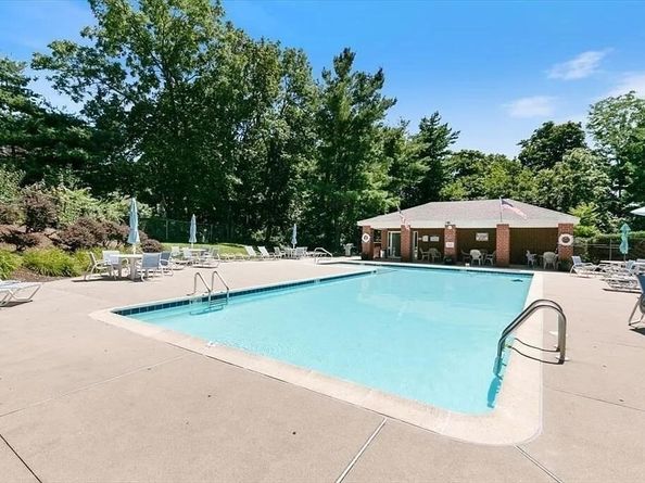 166 Place Ln 166, Woburn MA 01801