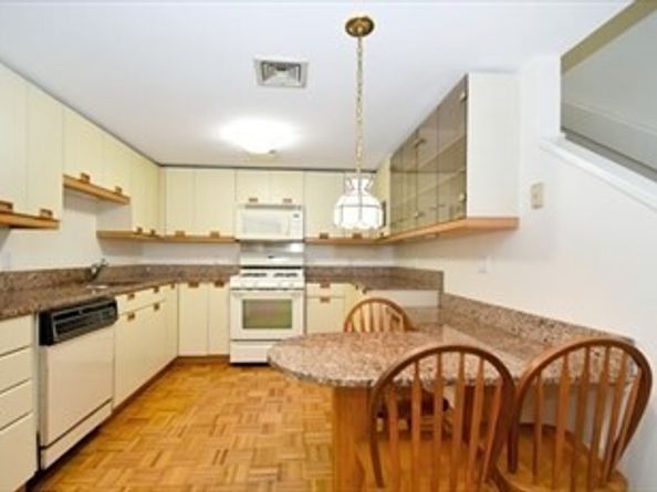 166 Place Ln 166, Woburn MA 01801