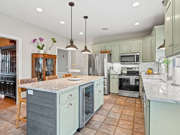 24 Brook Street, Shrewsbury MA 01545