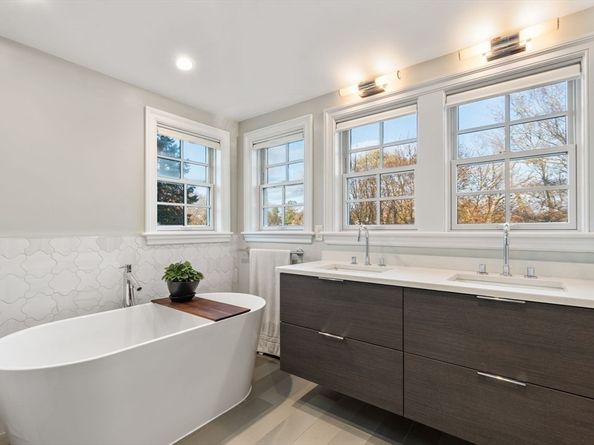 1292 Walnut St, Newton MA 02461