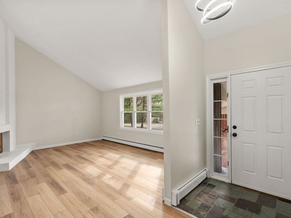 9 Scenic Ave, Webster MA 01570