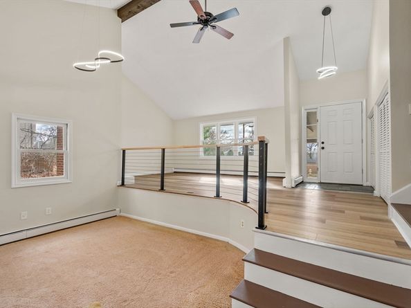 9 Scenic Ave, Webster MA 01570