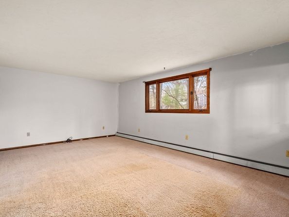 9 Scenic Ave, Webster MA 01570