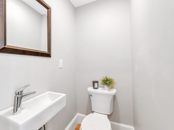 17 Metcalf St, Boston MA 02131