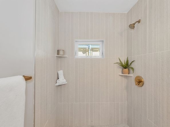 17 Metcalf St, Boston MA 02131