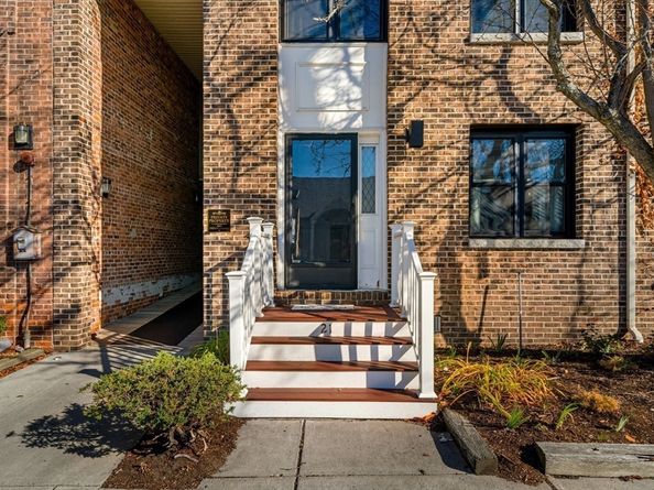 33 Maplewood Avenue 21, Gloucester MA 01930