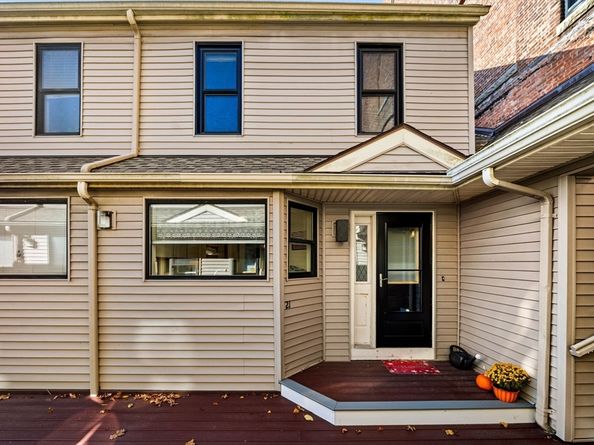 33 Maplewood Avenue 21, Gloucester MA 01930