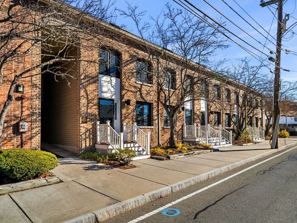 33 Maplewood Avenue 21, Gloucester MA 01930