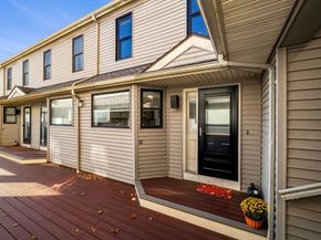 33 Maplewood Avenue 21, Gloucester MA 01930