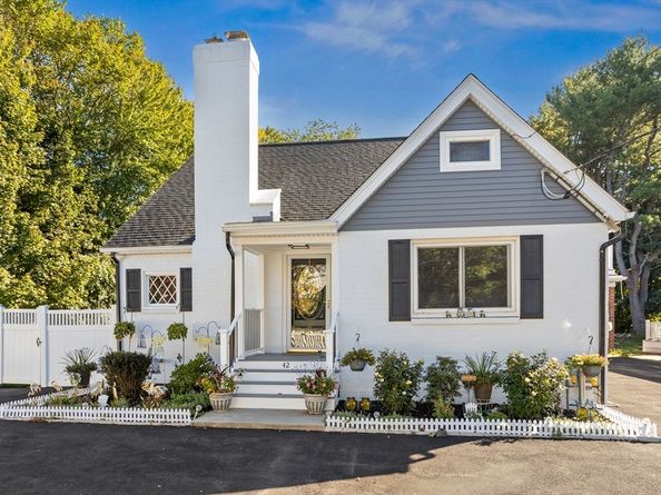 42 Walnut St, Saugus MA 01906