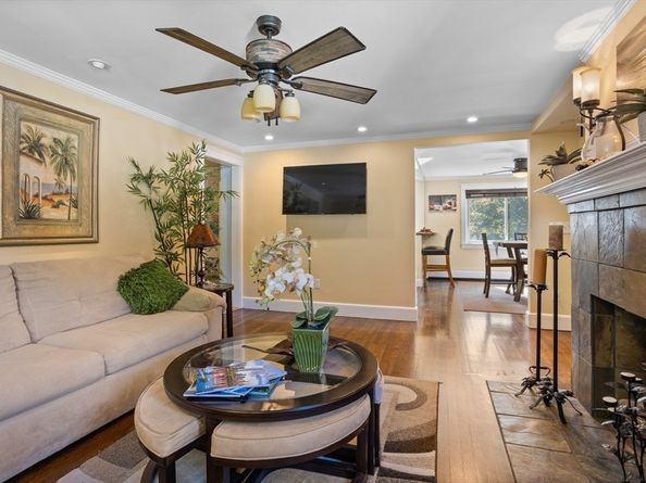 42 Walnut St, Saugus MA 01906