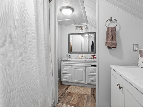 42 Walnut St, Saugus MA 01906