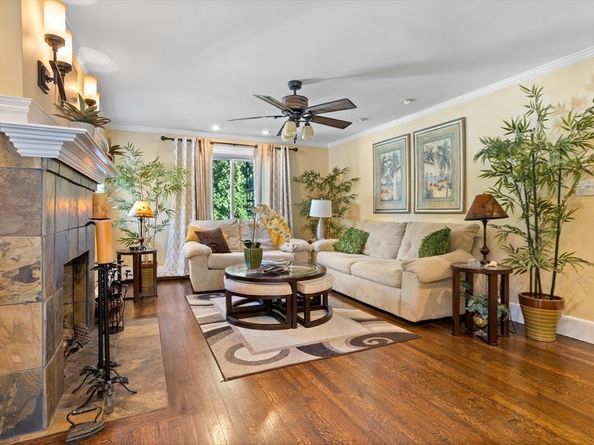 42 Walnut St, Saugus MA 01906