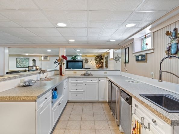 42 Walnut St, Saugus MA 01906