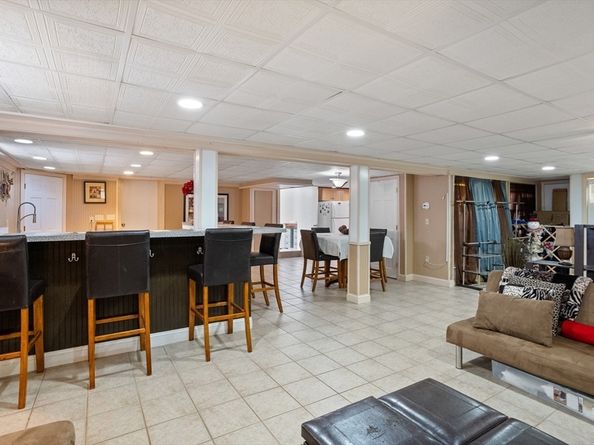 42 Walnut St, Saugus MA 01906