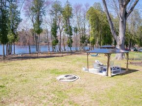 81 Edgewater Drive, Framingham MA 01702