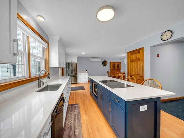 11 Longwood Dr, Lunenburg MA 01462