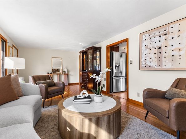 20 Lantern Ln, Burlington MA 01803