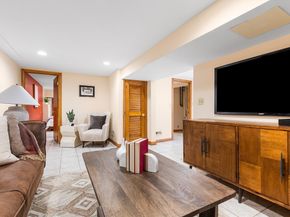 20 Lantern Ln, Burlington MA 01803