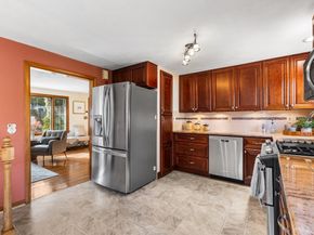 20 Lantern Ln, Burlington MA 01803