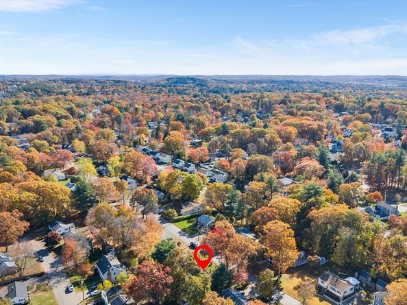 20 Lantern Ln, Burlington MA 01803