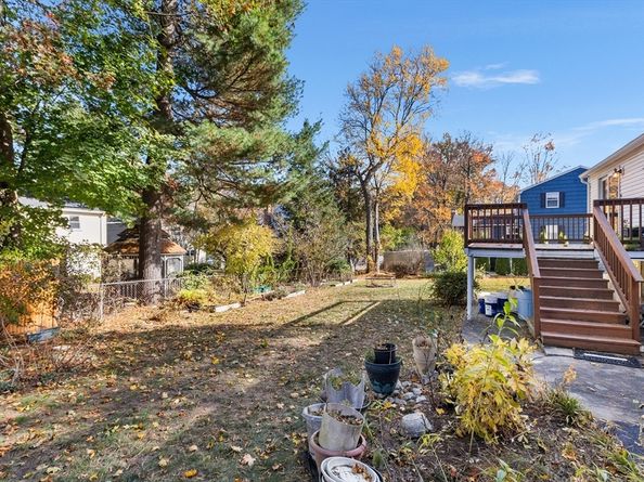 20 Lantern Ln, Burlington MA 01803