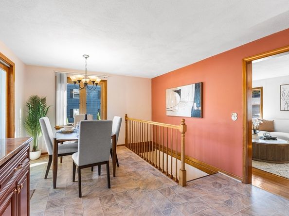 20 Lantern Ln, Burlington MA 01803