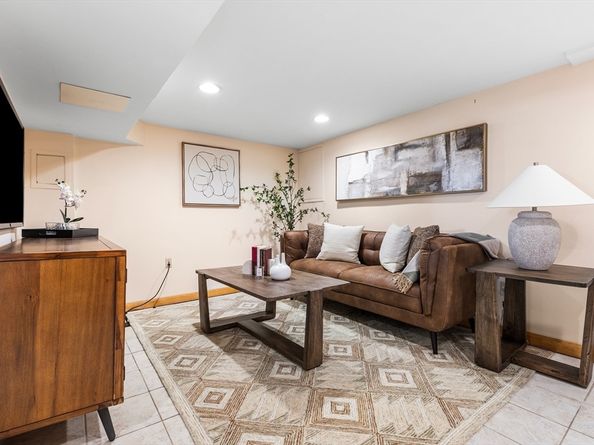 20 Lantern Ln, Burlington MA 01803