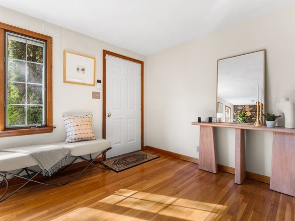 20 Lantern Ln, Burlington MA 01803