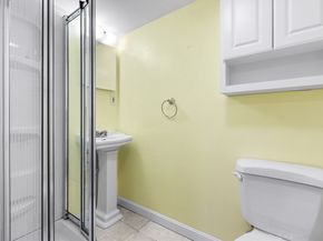 20 Lantern Ln, Burlington MA 01803