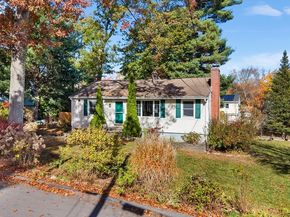 20 Lantern Ln, Burlington MA 01803