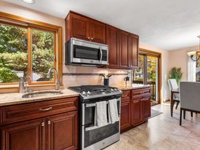 20 Lantern Ln, Burlington MA 01803