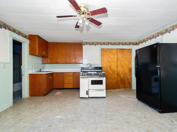 99 North St, Southbridge MA 01550
