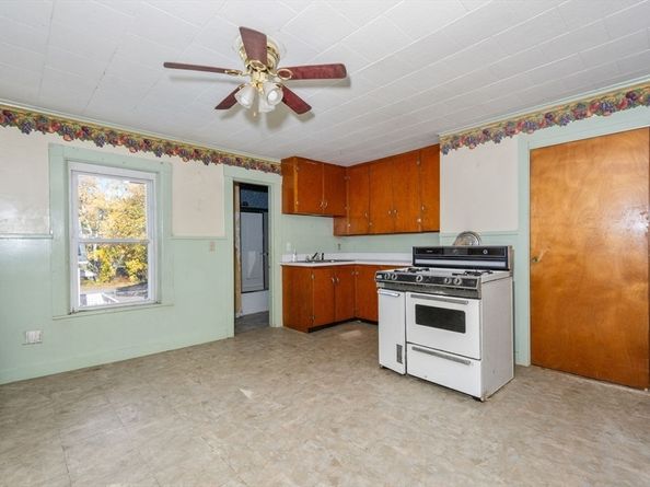 99 North St, Southbridge MA 01550