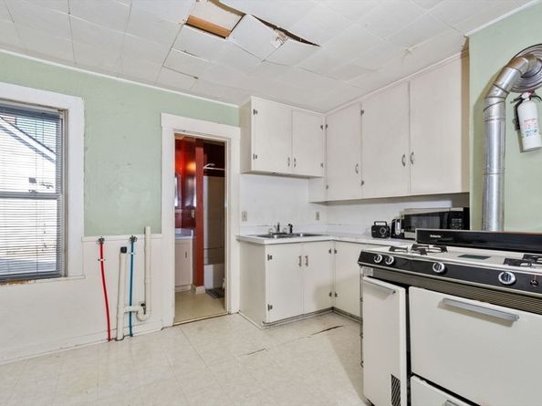 99 North St, Southbridge MA 01550