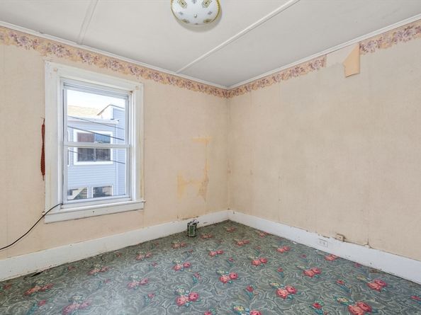 99 North St, Southbridge MA 01550