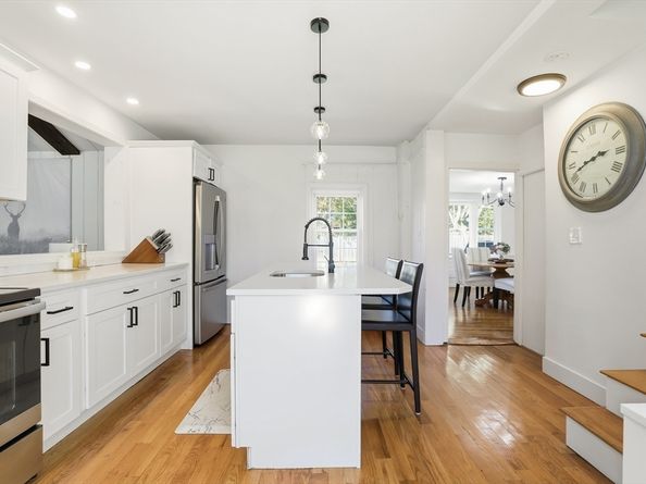 4 Wayside Dr, Danvers MA 01923