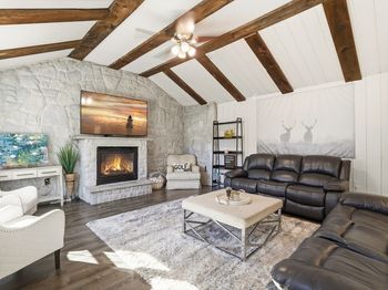4 Wayside Dr