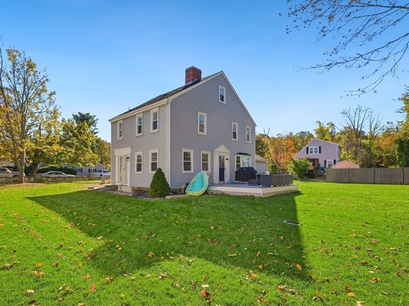4 Wayside Dr, Danvers MA 01923