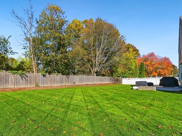 4 Wayside Dr, Danvers MA 01923