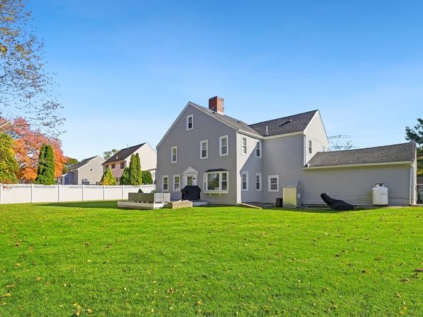 4 Wayside Dr, Danvers MA 01923
